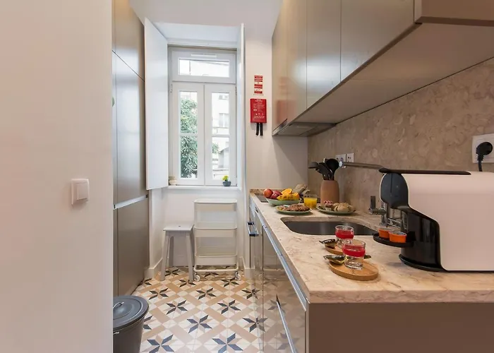 Charming In Private At Graca Lisbon