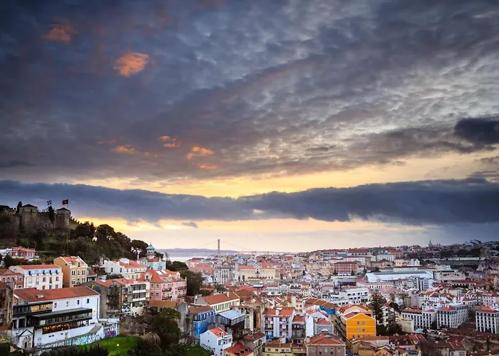 Apartment Charming In Private At Graca Lisbon