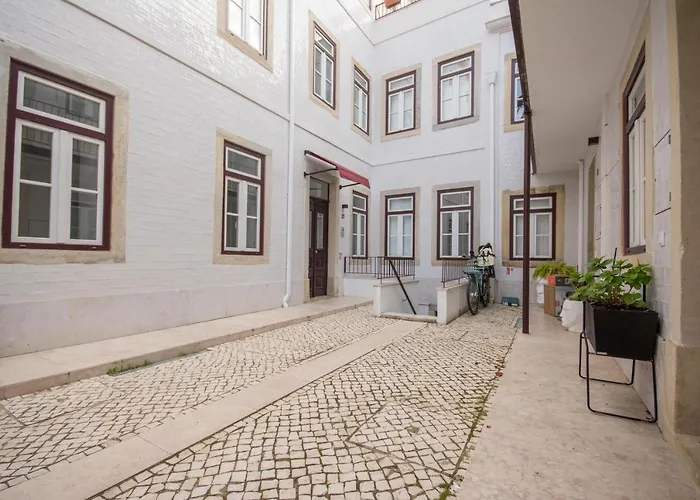 Charming In Private At Graca Apartment Lisbon