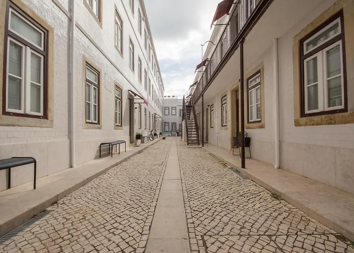 Charming In Private At Graca Lisbon