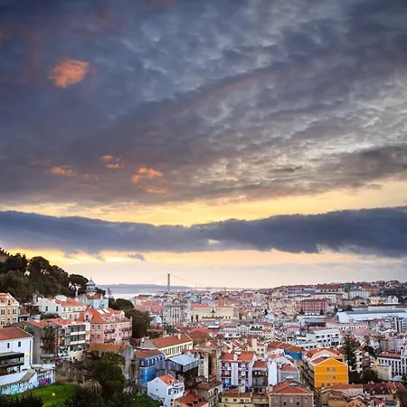 Apartment Charming In Private At Graca Lisbon